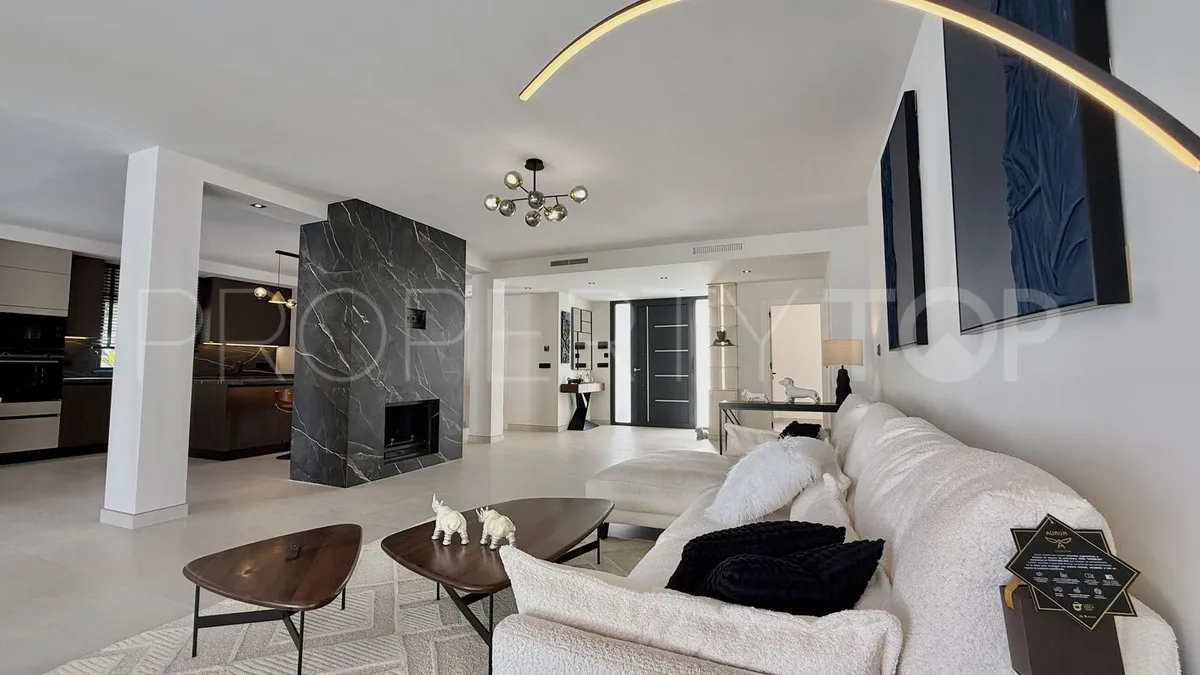 5 bedrooms villa for sale in Nueva Andalucia