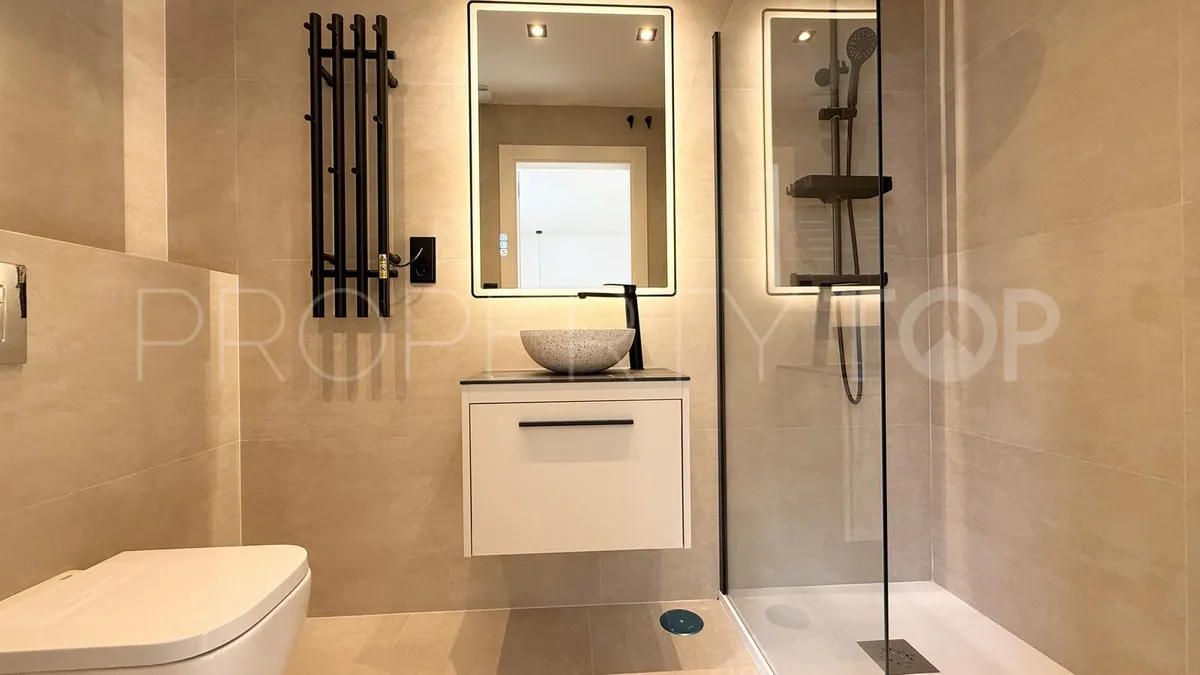 5 bedrooms villa for sale in Nueva Andalucia