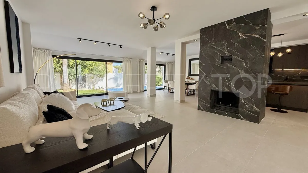 5 bedrooms villa for sale in Nueva Andalucia