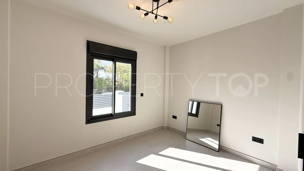 5 bedrooms villa for sale in Nueva Andalucia