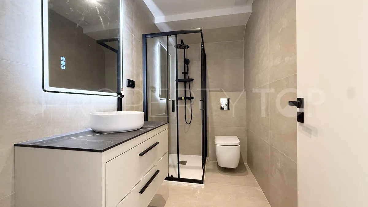 5 bedrooms villa for sale in Nueva Andalucia