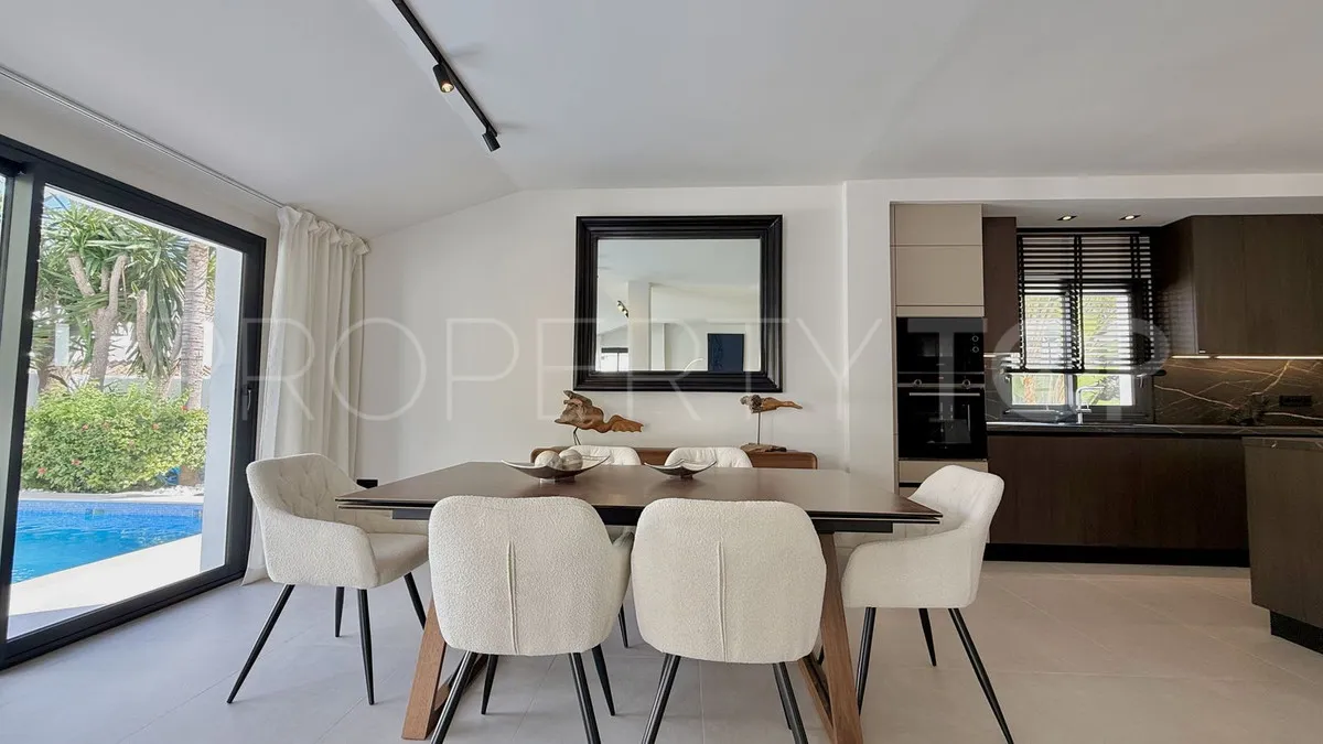 5 bedrooms villa for sale in Nueva Andalucia
