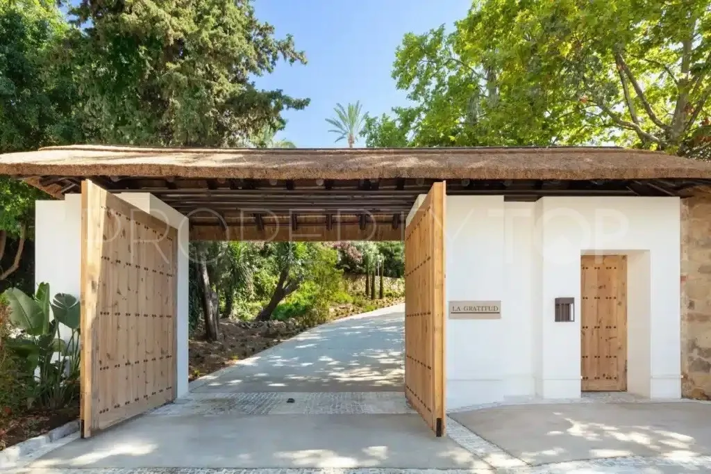 16 bedrooms villa in Las Lomas del Marbella Club for sale