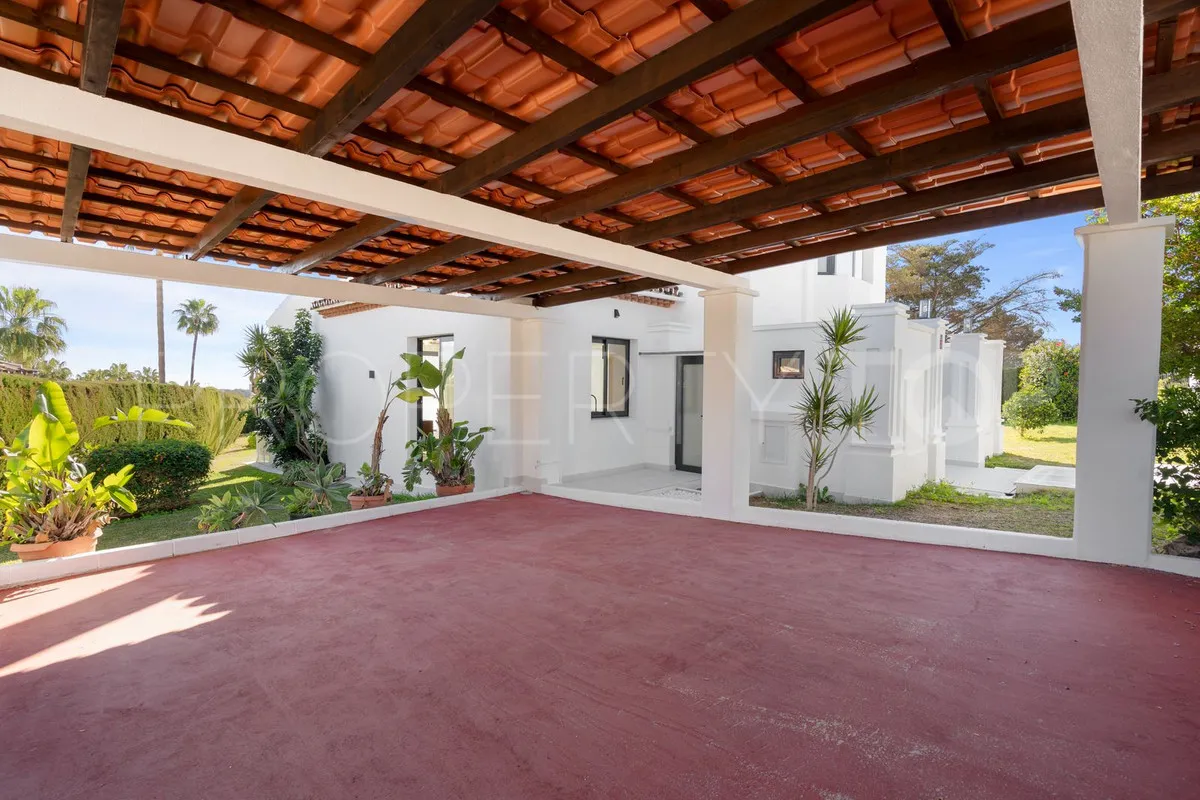 4 bedrooms villa in Elviria for sale