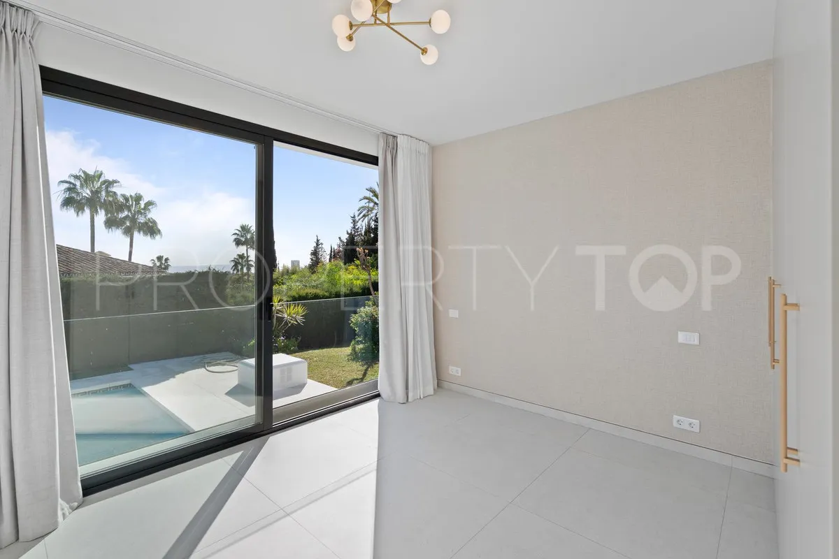 4 bedrooms villa in Elviria for sale
