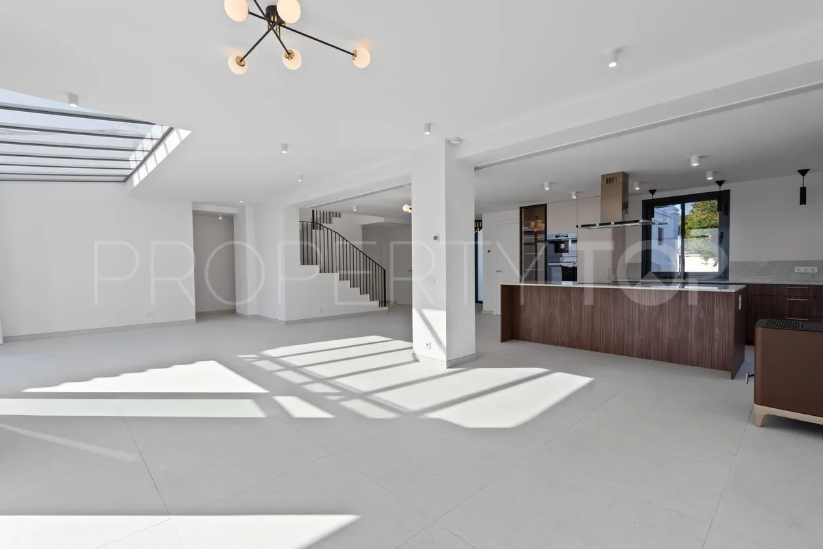 4 bedrooms villa in Elviria for sale
