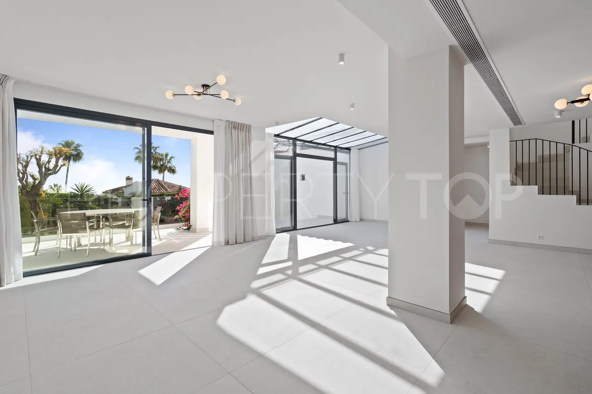 4 bedrooms villa in Elviria for sale