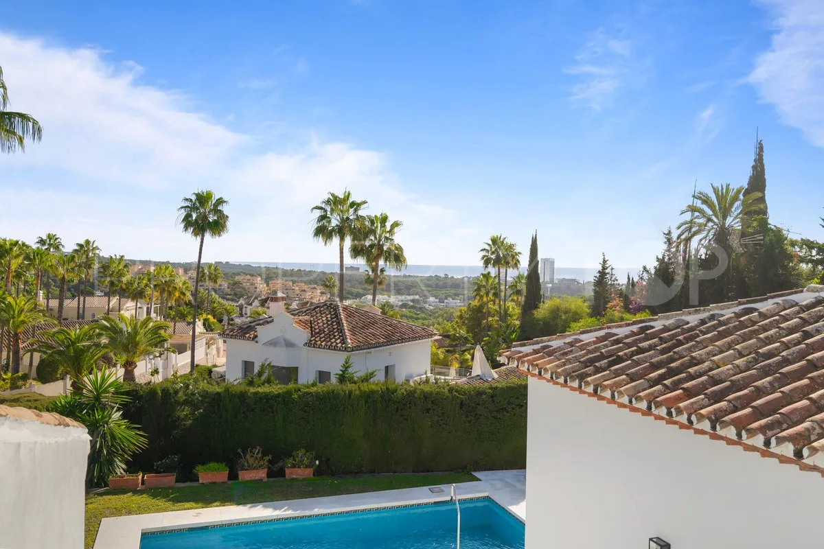4 bedrooms villa in Elviria for sale