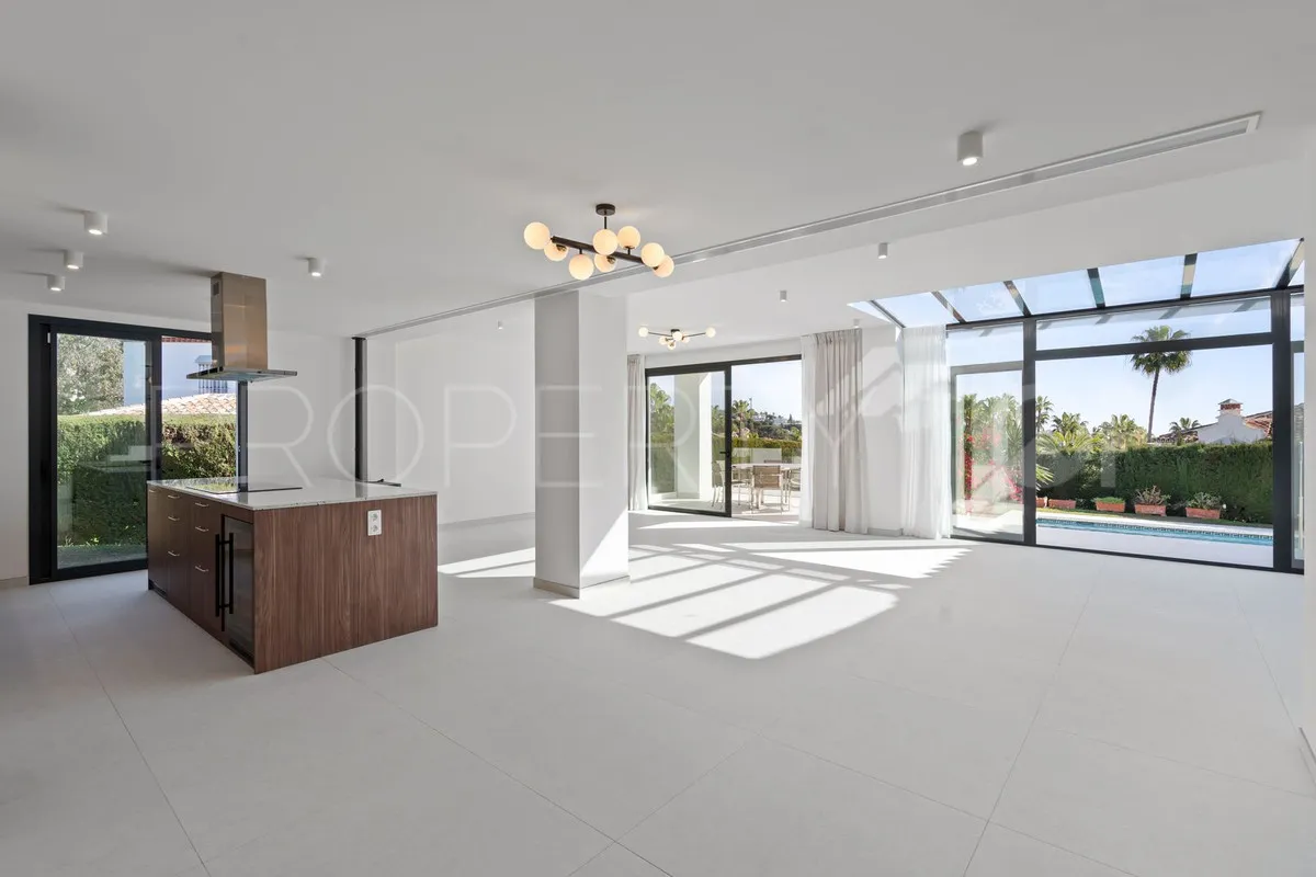 4 bedrooms villa in Elviria for sale