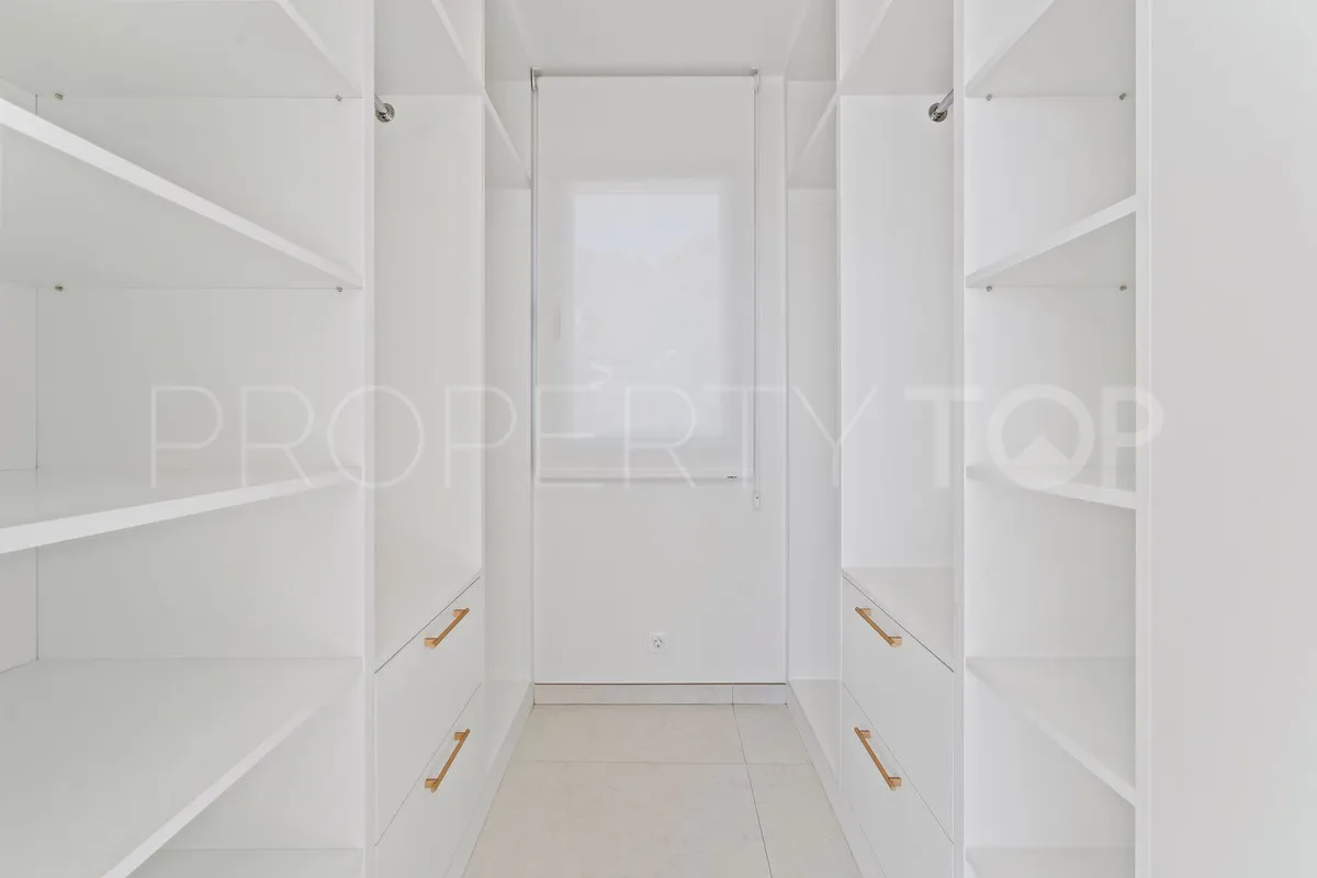 4 bedrooms villa in Elviria for sale