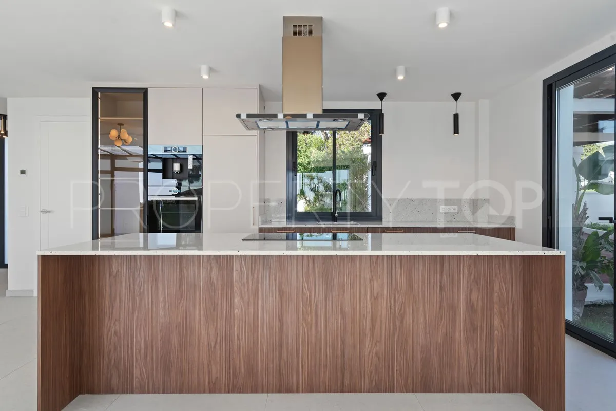4 bedrooms villa in Elviria for sale