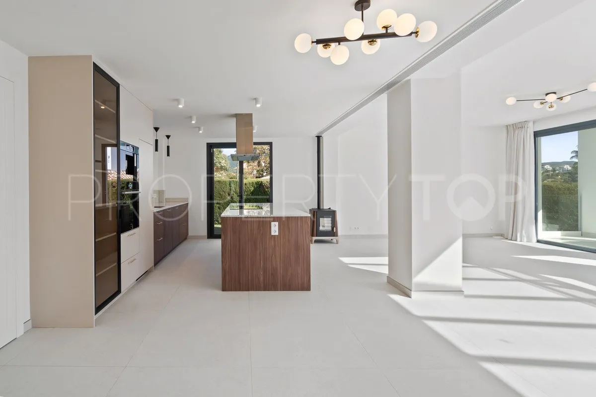 4 bedrooms villa in Elviria for sale