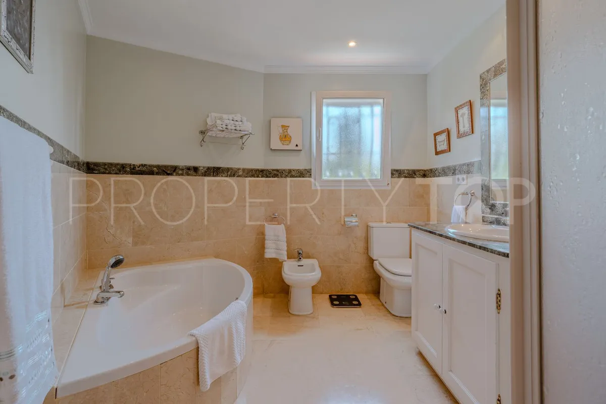 El Paraiso, villa de 5 dormitorios en venta