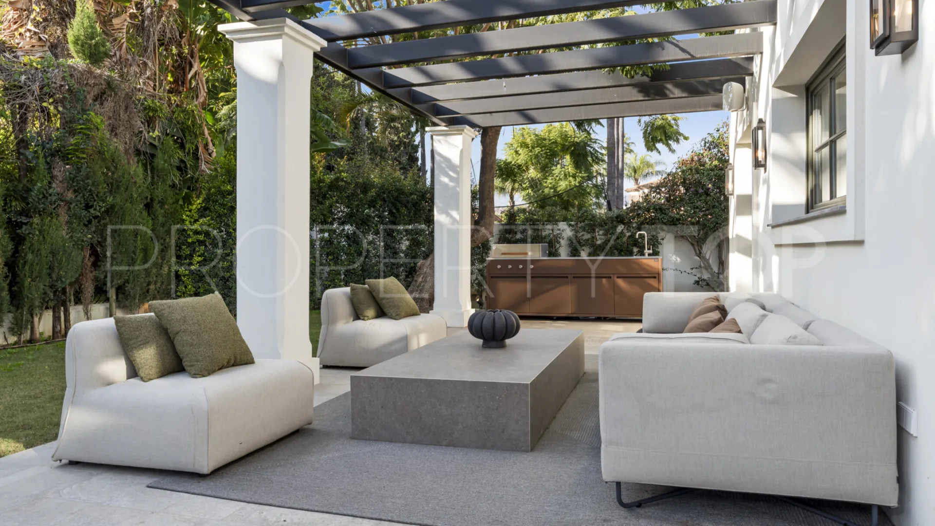 Nueva Andalucia, villa en venta de 5 dormitorios