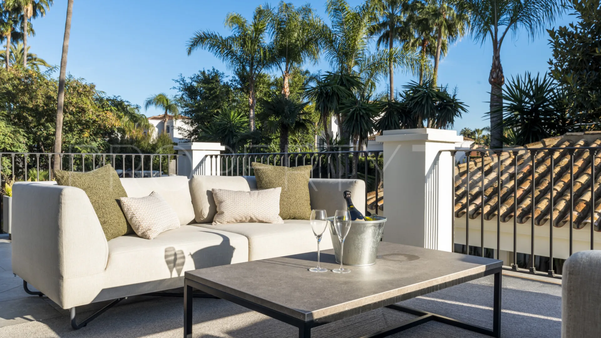 Nueva Andalucia, villa en venta de 5 dormitorios