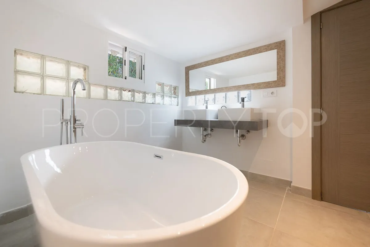 For sale Hacienda las Chapas 5 bedrooms villa