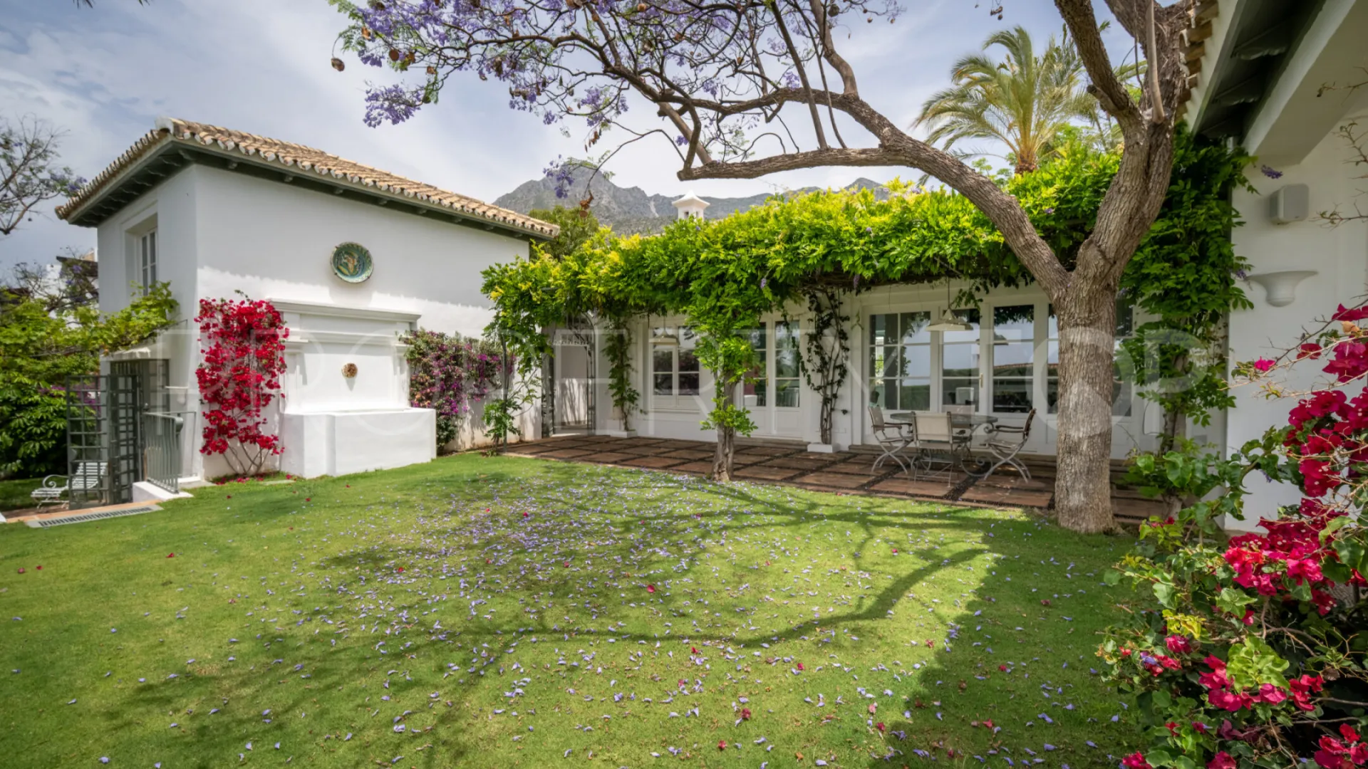 For sale 6 bedrooms villa in Sierra Blanca
