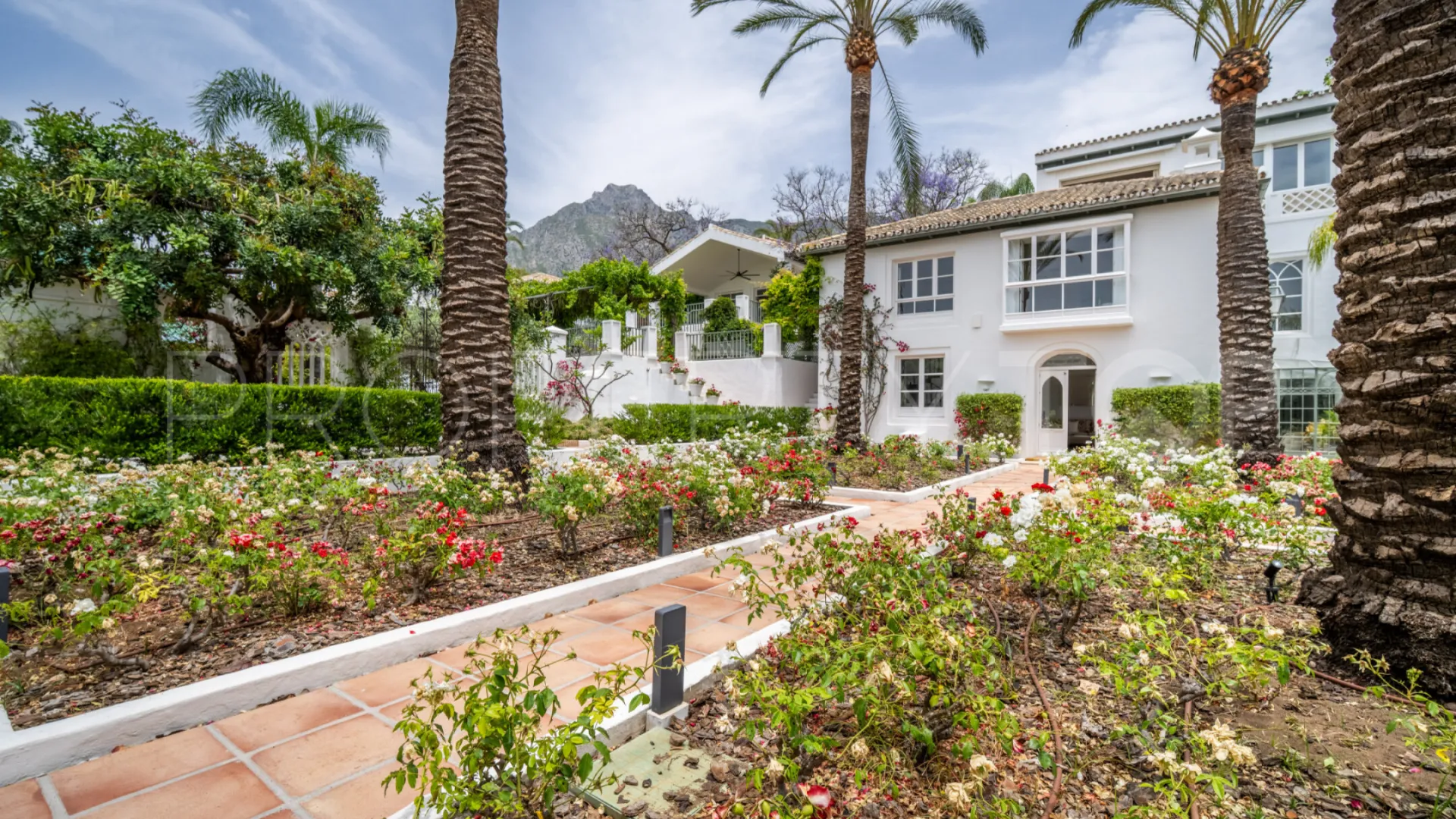 For sale 6 bedrooms villa in Sierra Blanca