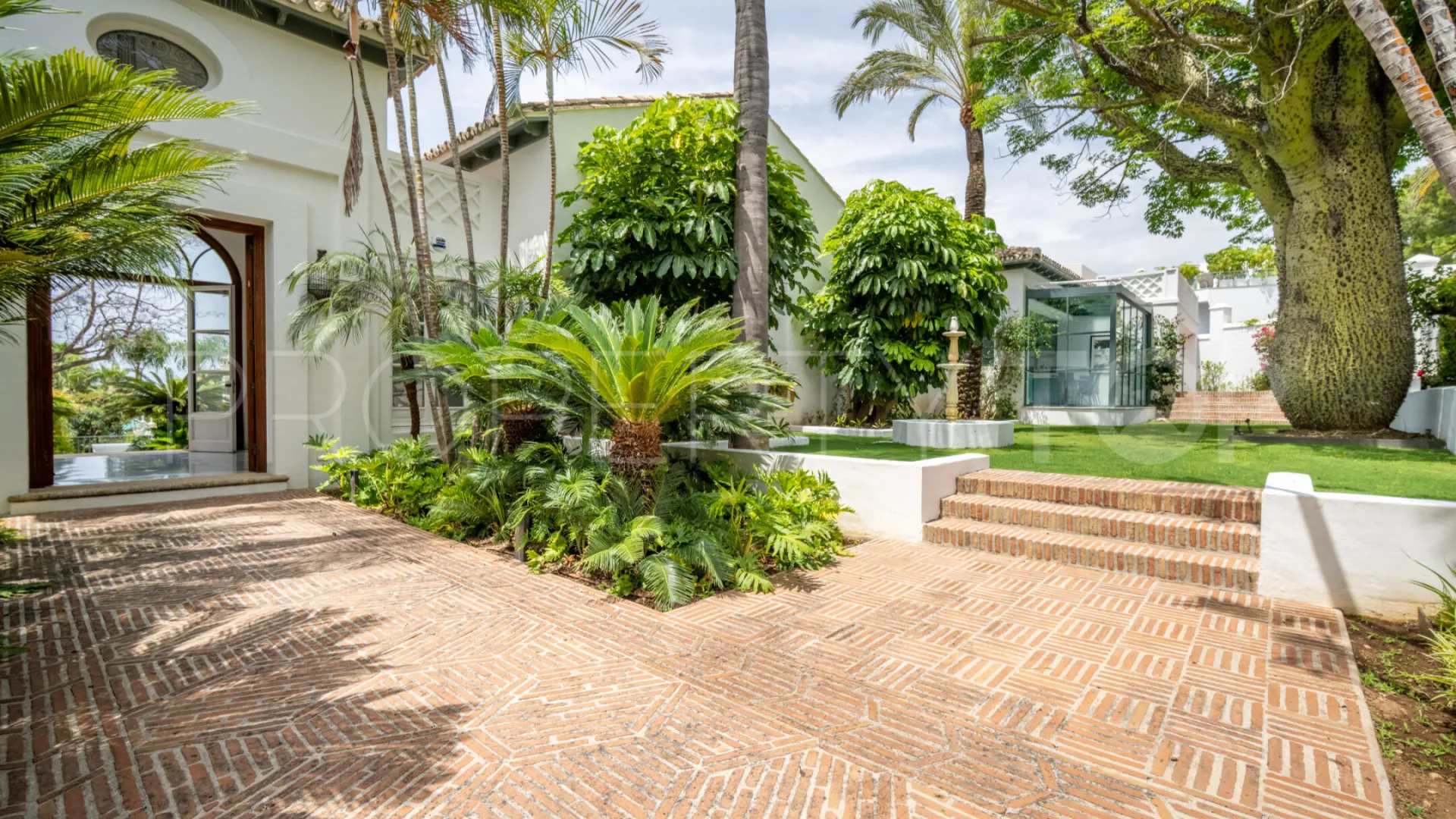 For sale 6 bedrooms villa in Sierra Blanca