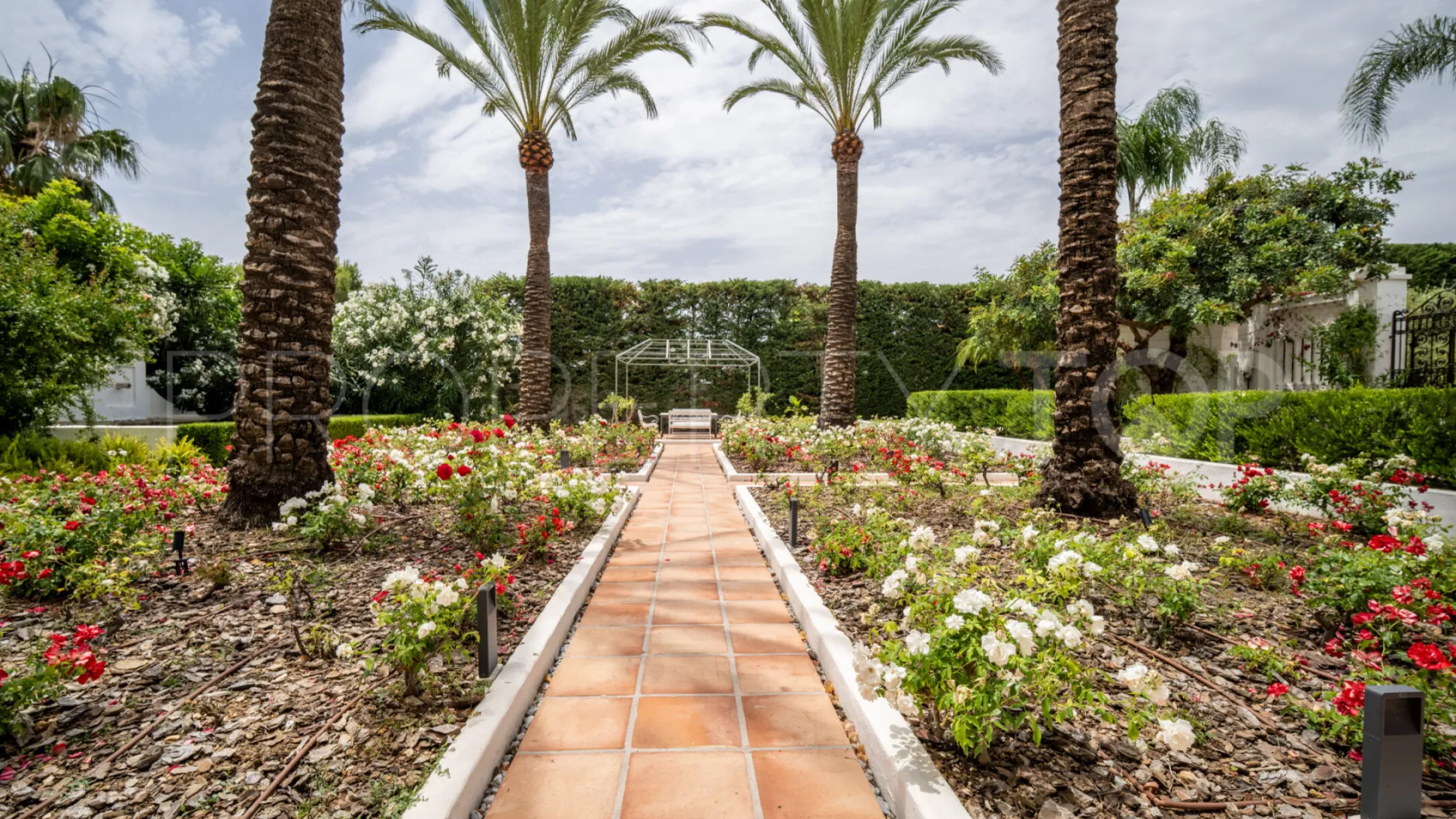For sale 6 bedrooms villa in Sierra Blanca