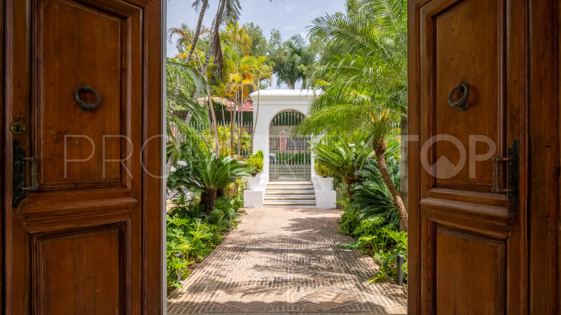 For sale 6 bedrooms villa in Sierra Blanca