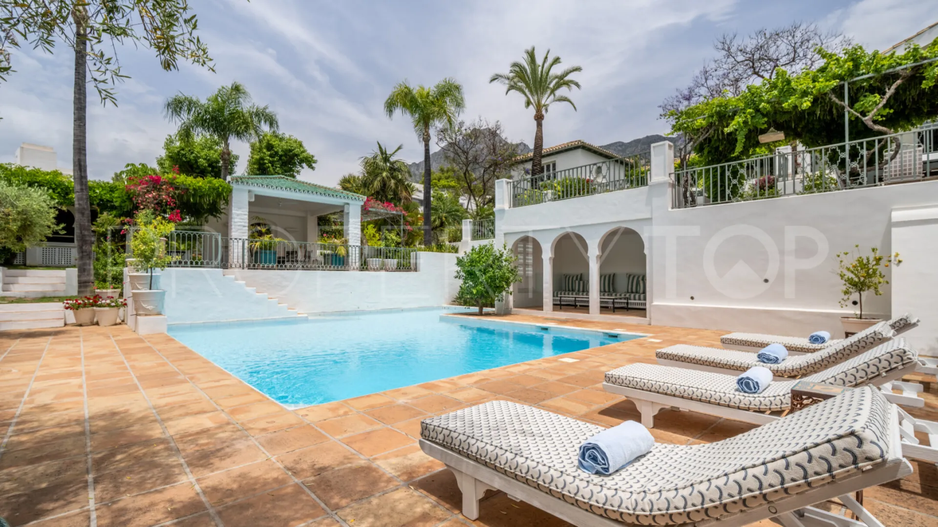 For sale 6 bedrooms villa in Sierra Blanca