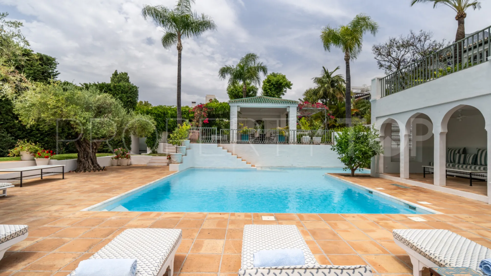 For sale 6 bedrooms villa in Sierra Blanca