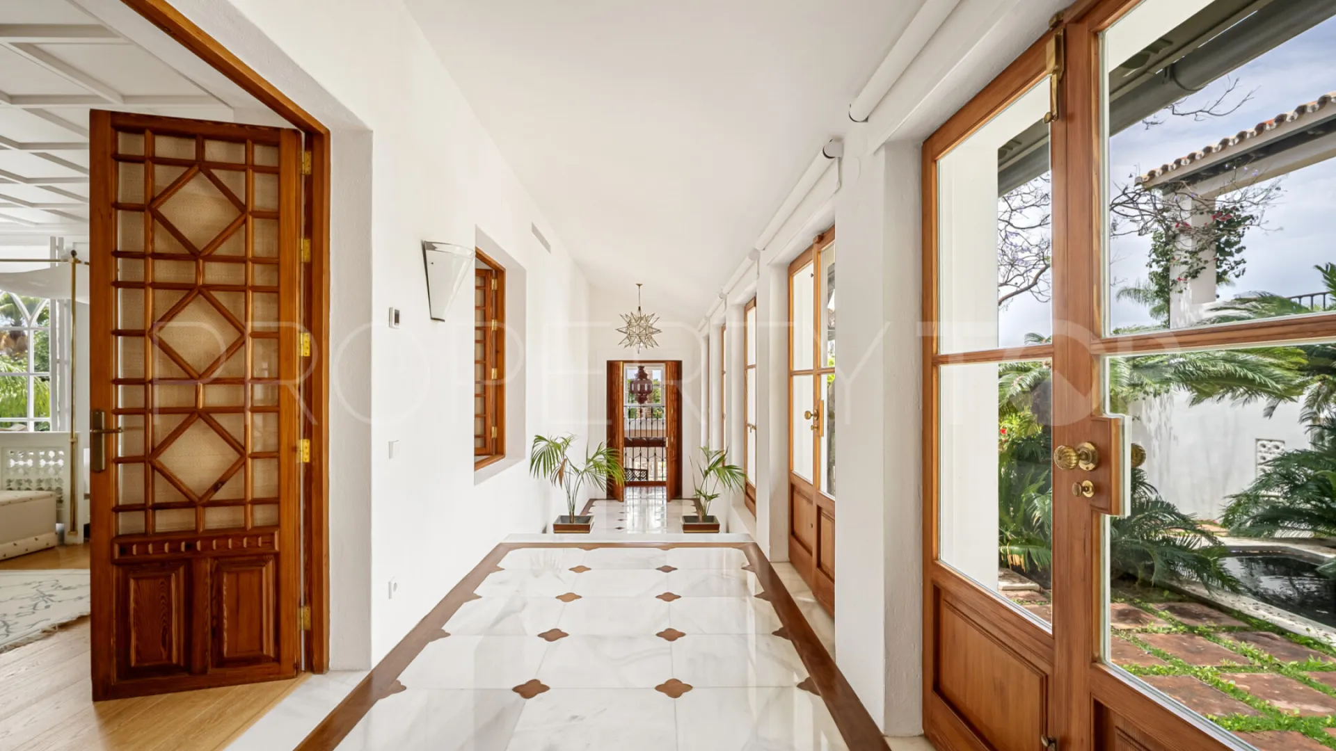 For sale 6 bedrooms villa in Sierra Blanca