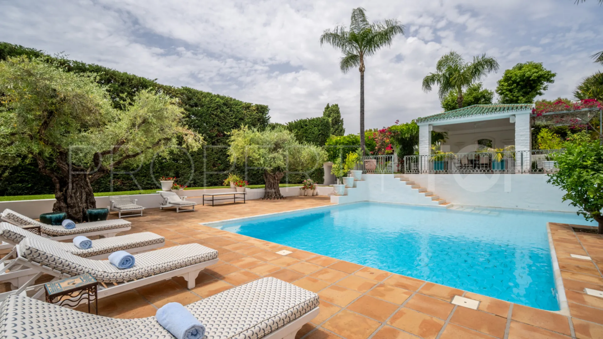 For sale 6 bedrooms villa in Sierra Blanca