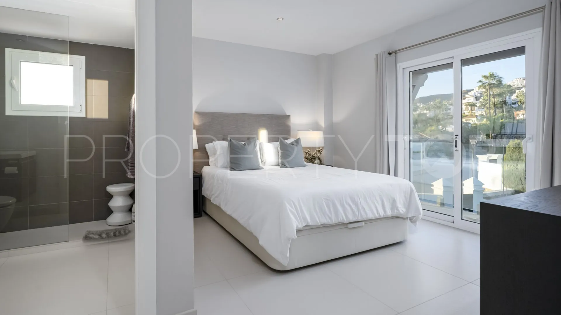 4 bedrooms villa for sale in Marbella Country Club