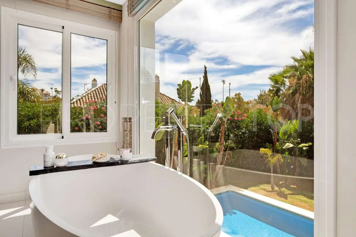 4 bedrooms villa for sale in Marbella Country Club