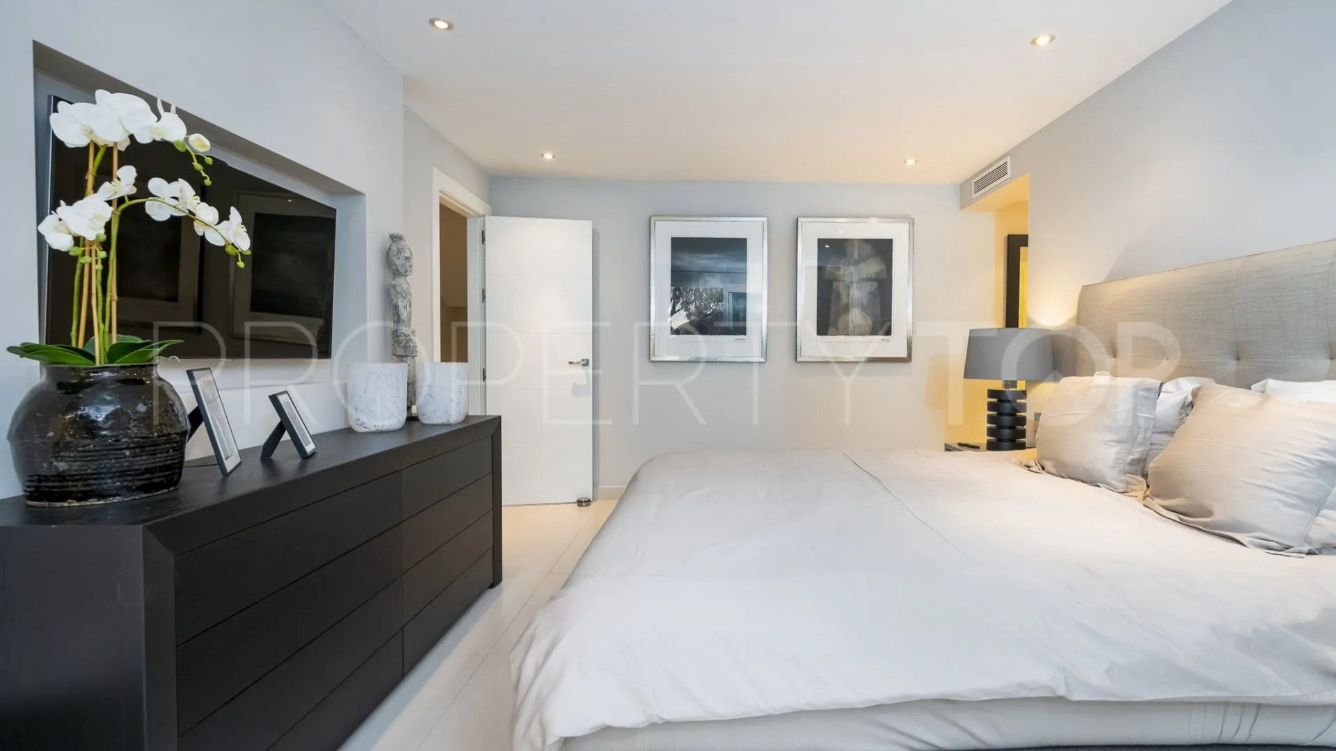4 bedrooms villa for sale in Marbella Country Club