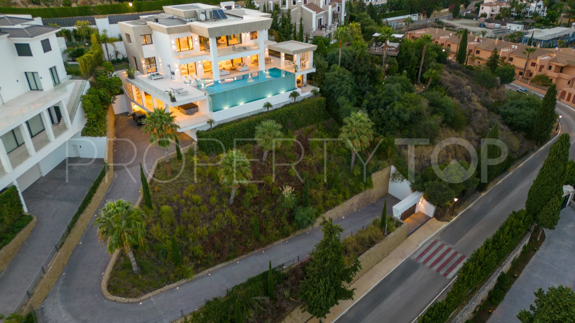 Villa con 7 dormitorios en venta en El Paraiso