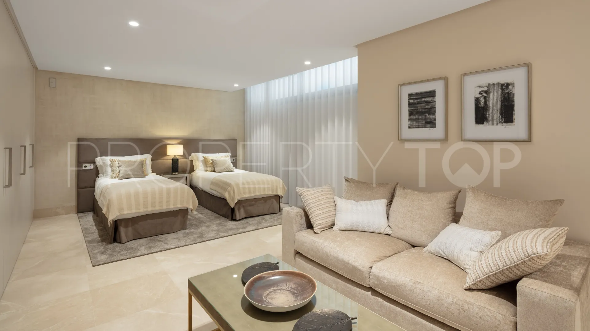 Villa con 7 dormitorios en venta en El Paraiso