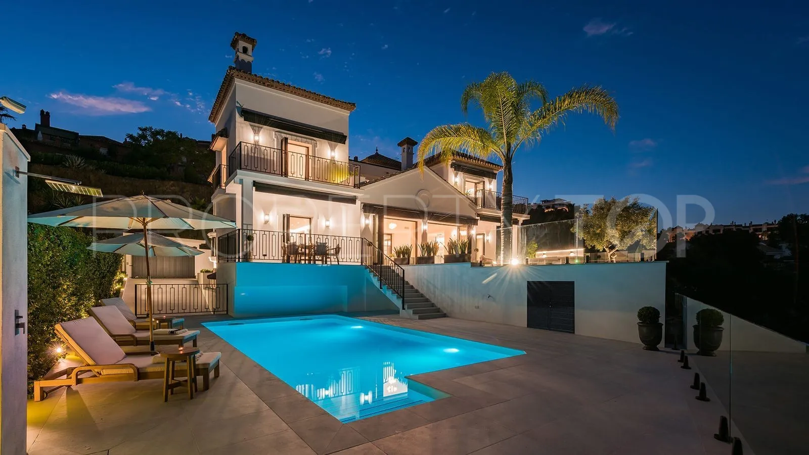 Se vende villa en Monte Halcones de 5 dormitorios