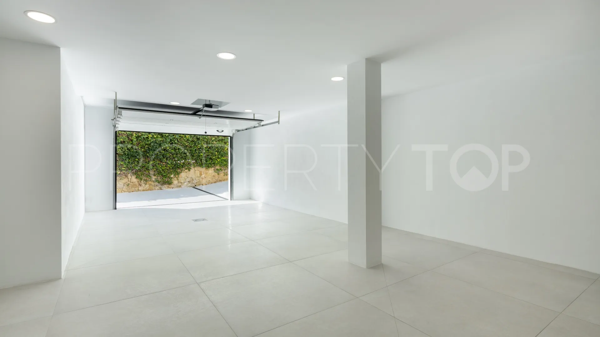 Se vende villa en Monte Halcones de 5 dormitorios