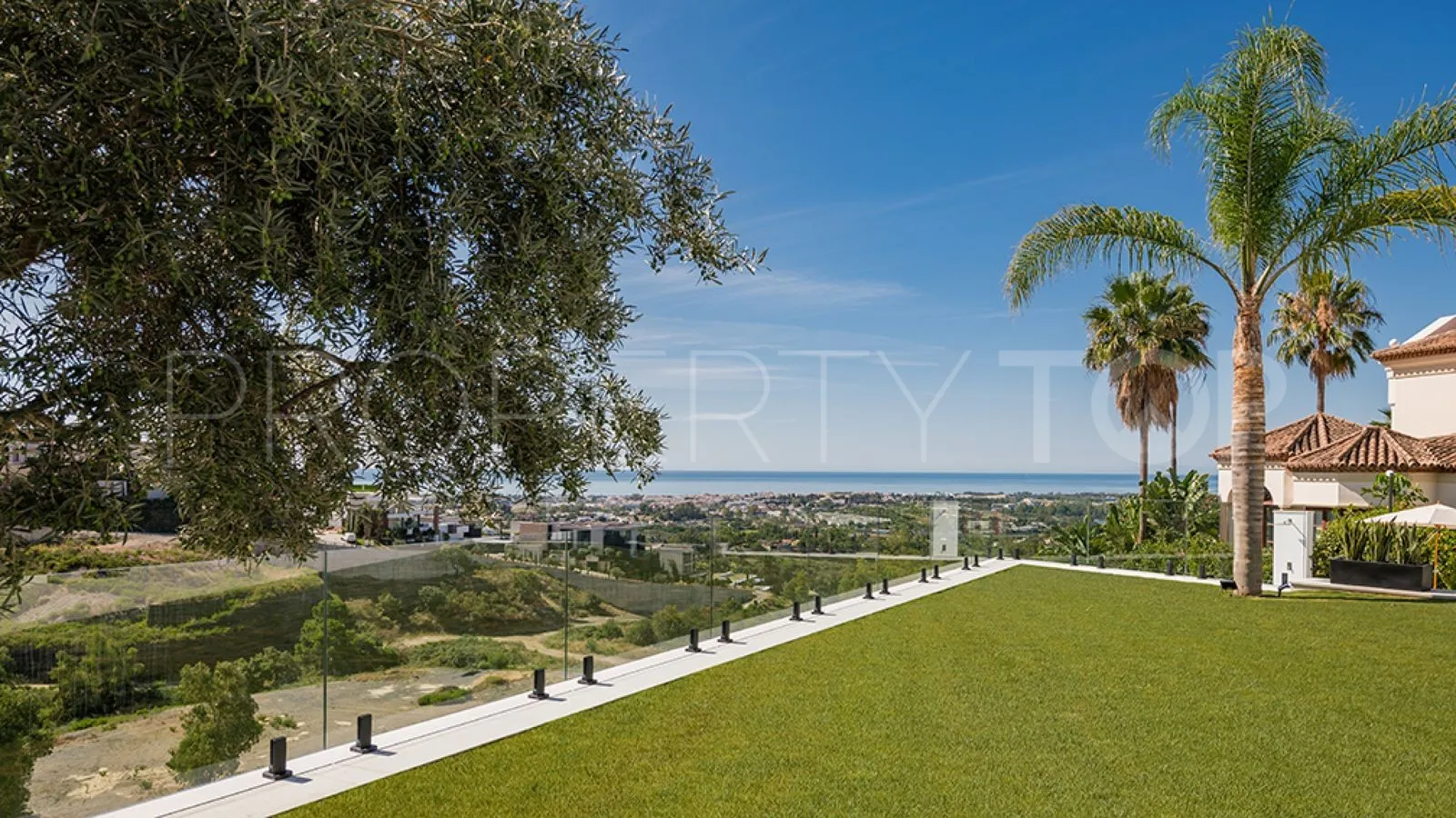 Se vende villa en Monte Halcones de 5 dormitorios