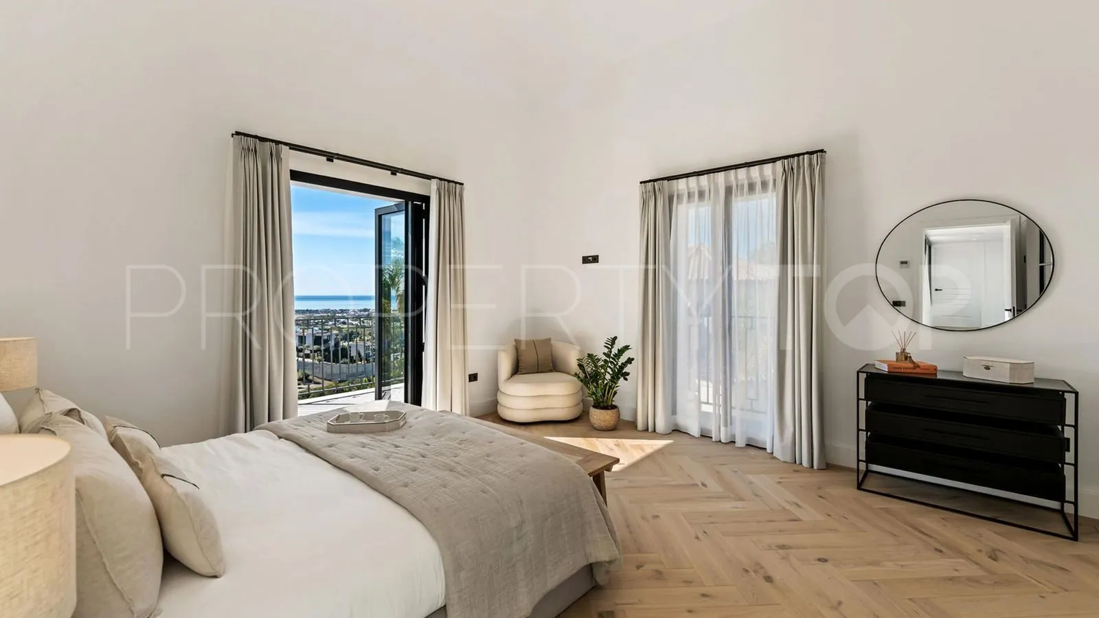 Se vende villa en Monte Halcones de 5 dormitorios