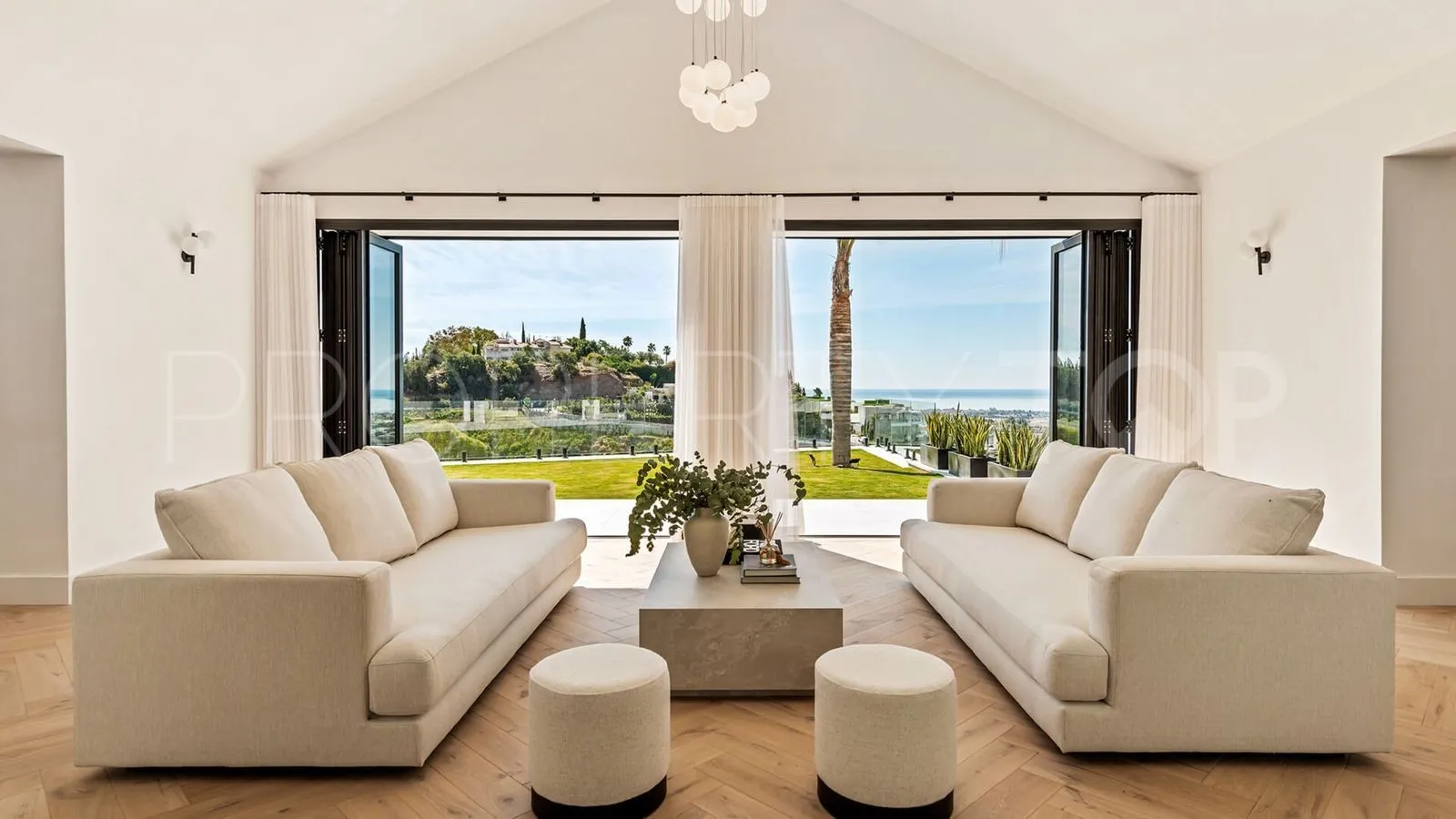 Se vende villa en Monte Halcones de 5 dormitorios