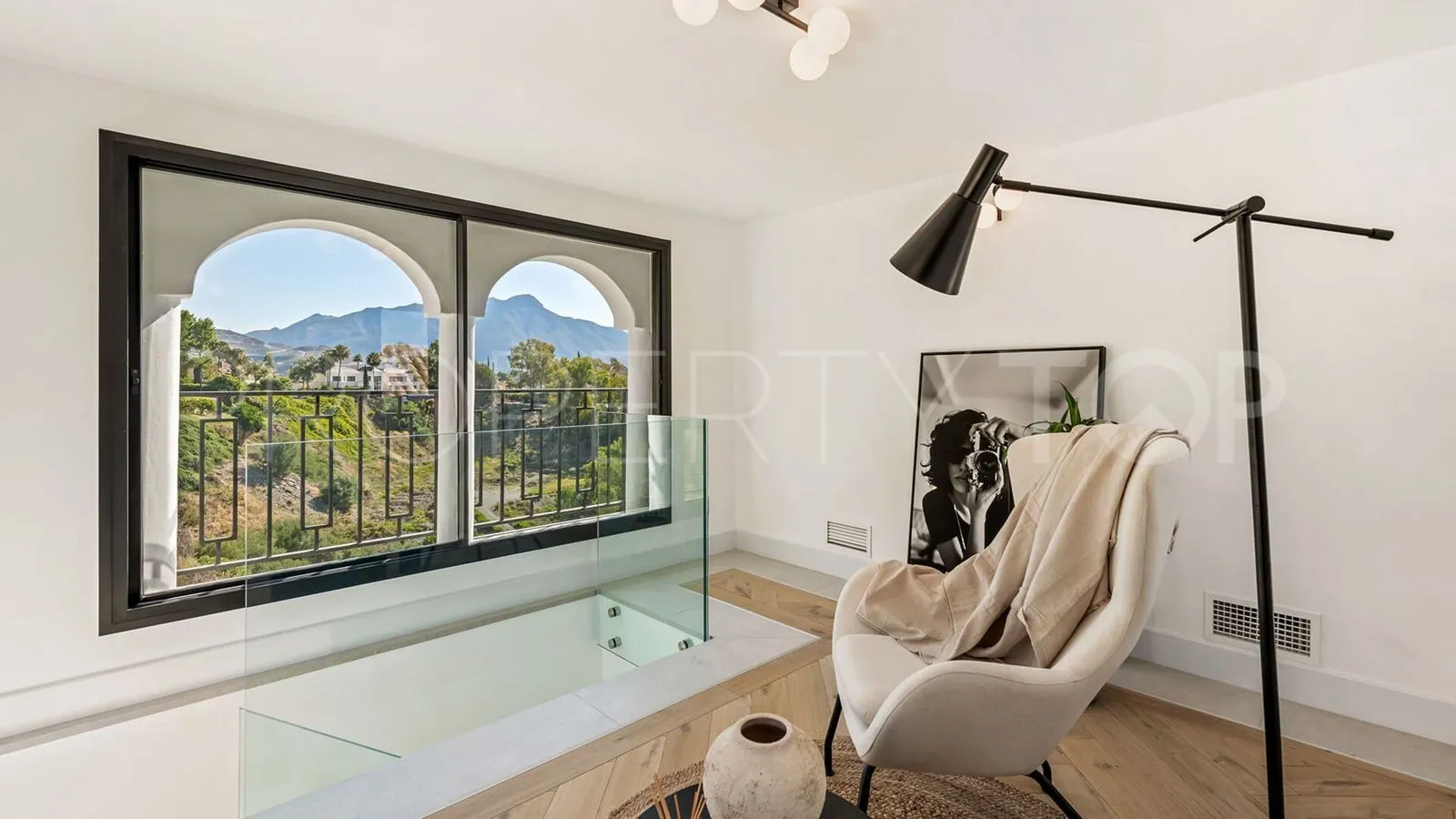 Se vende villa en Monte Halcones de 5 dormitorios