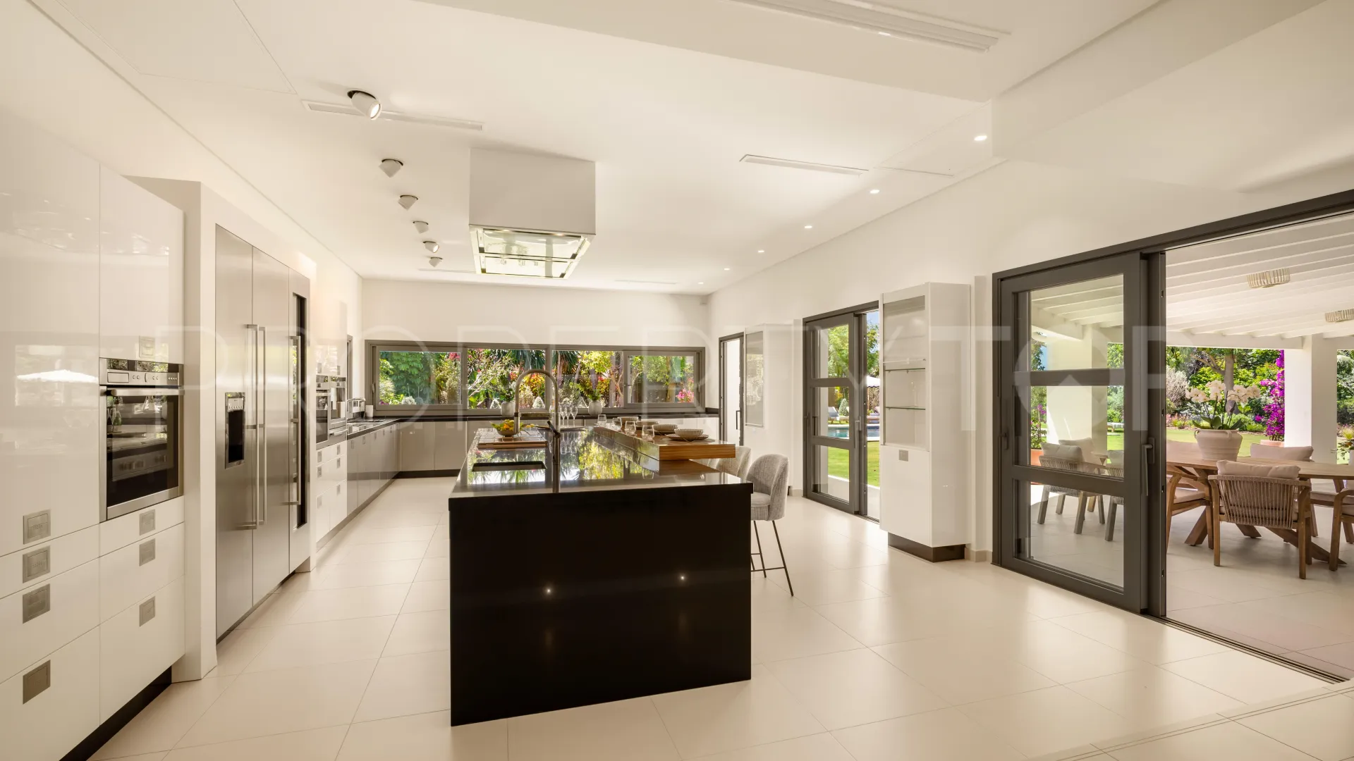 Se vende villa en La Cerquilla con 5 dormitorios