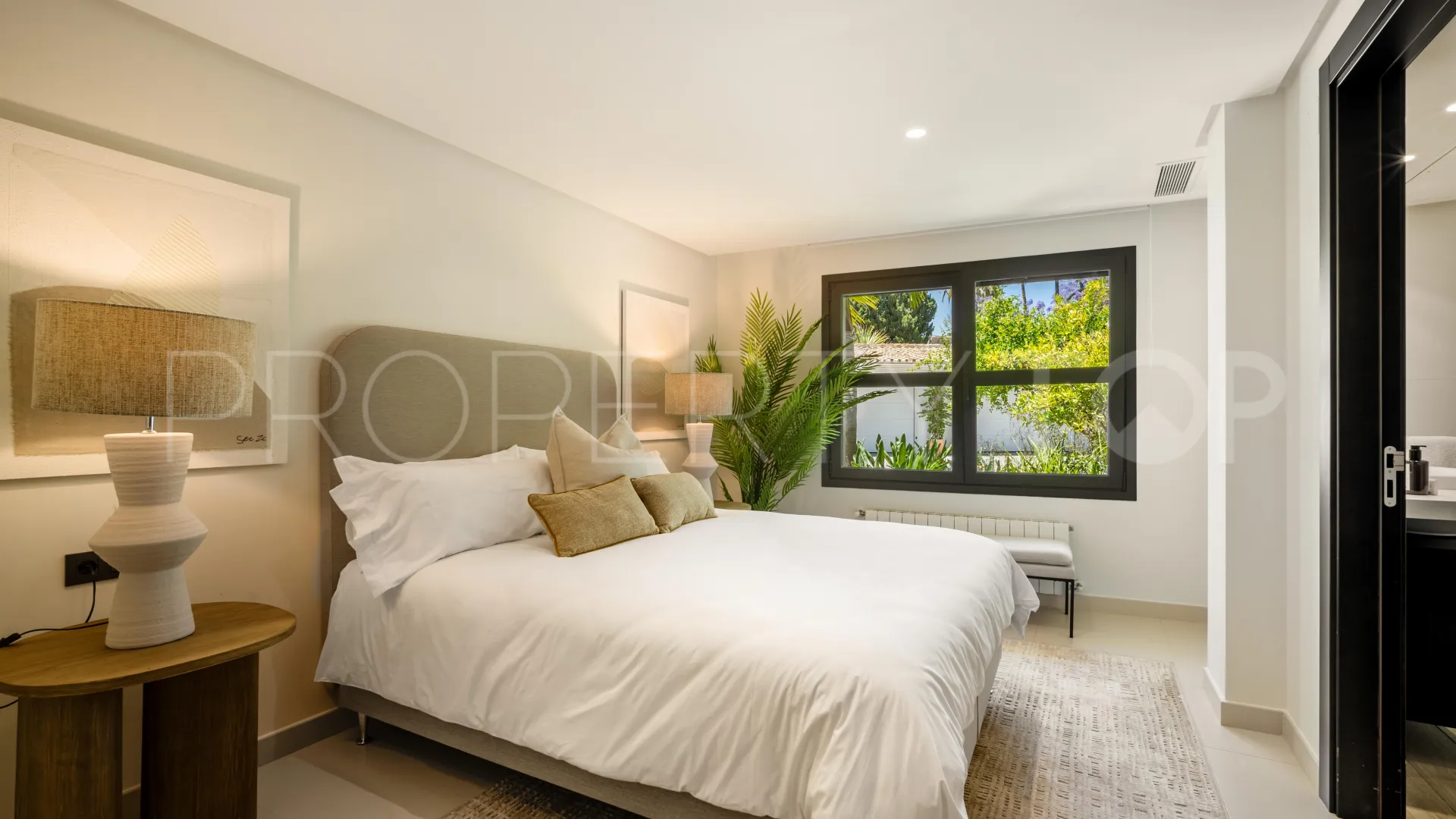 Se vende villa en La Cerquilla con 5 dormitorios