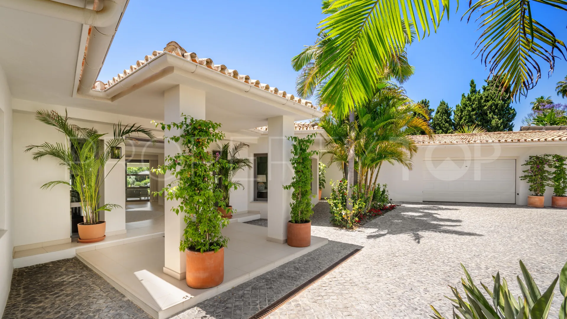 Se vende villa en La Cerquilla con 5 dormitorios