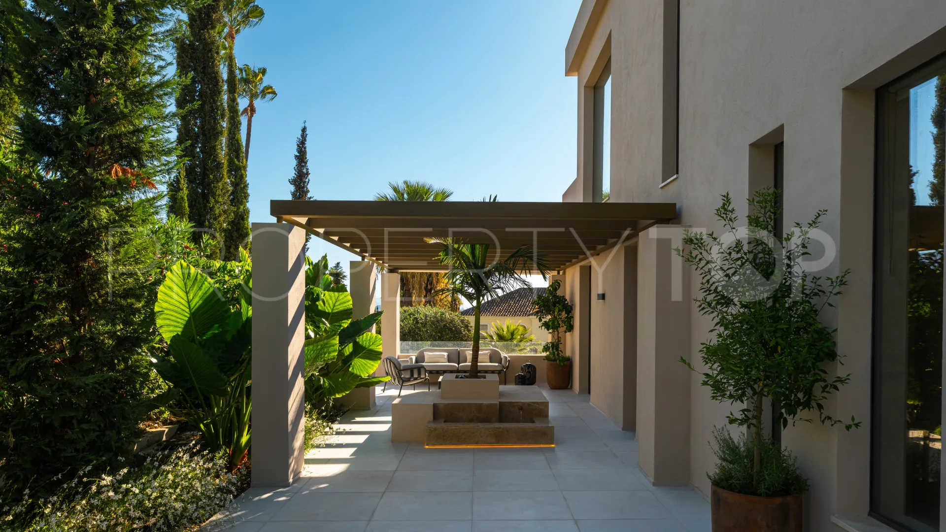 Villa en venta de 6 dormitorios en Nueva Andalucia