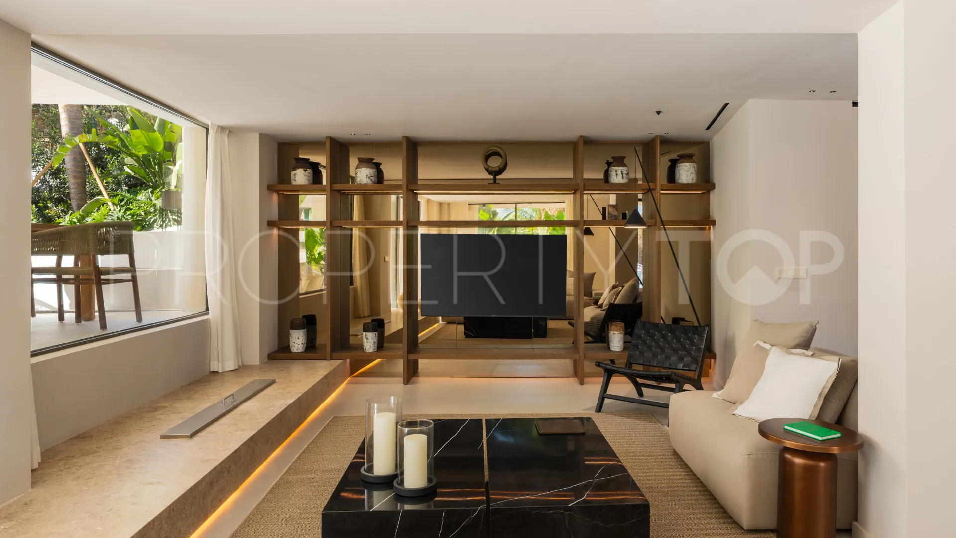 Villa en venta de 6 dormitorios en Nueva Andalucia