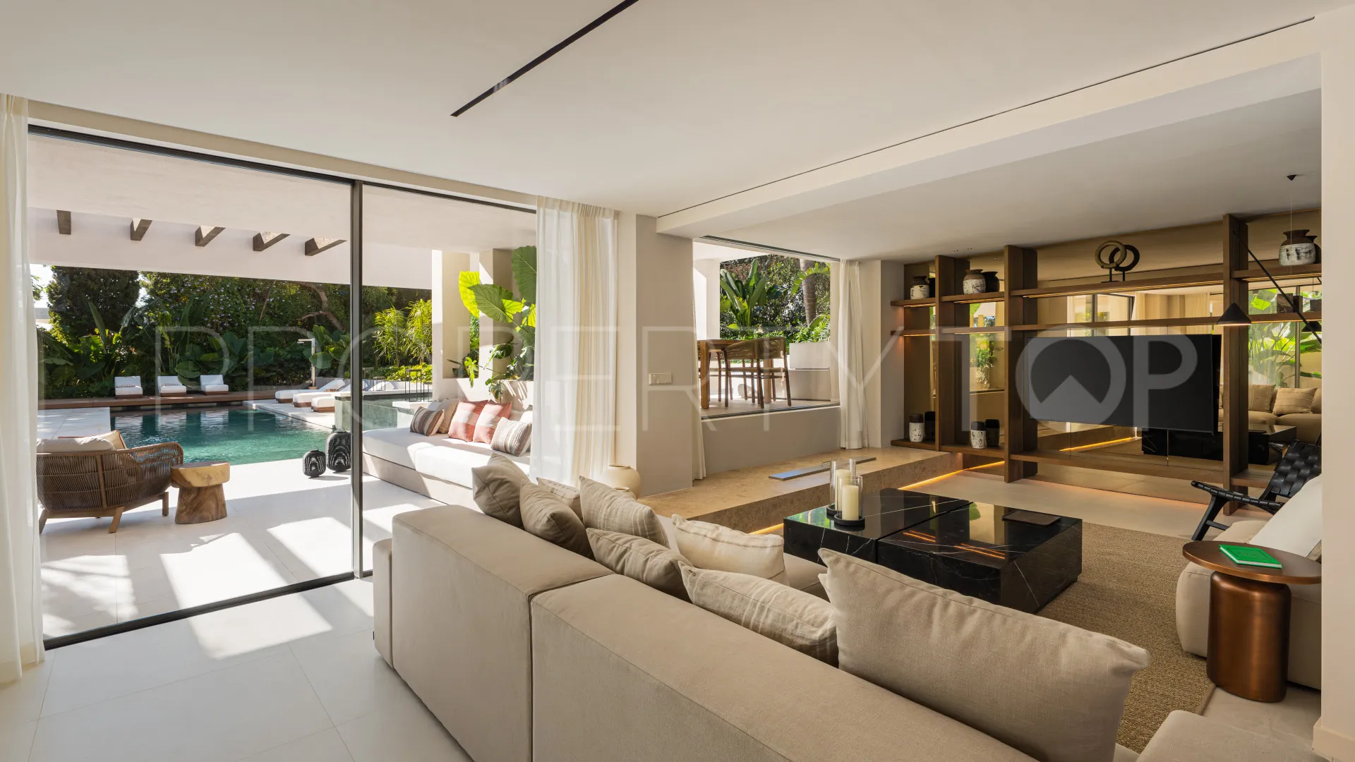 Villa en venta de 6 dormitorios en Nueva Andalucia