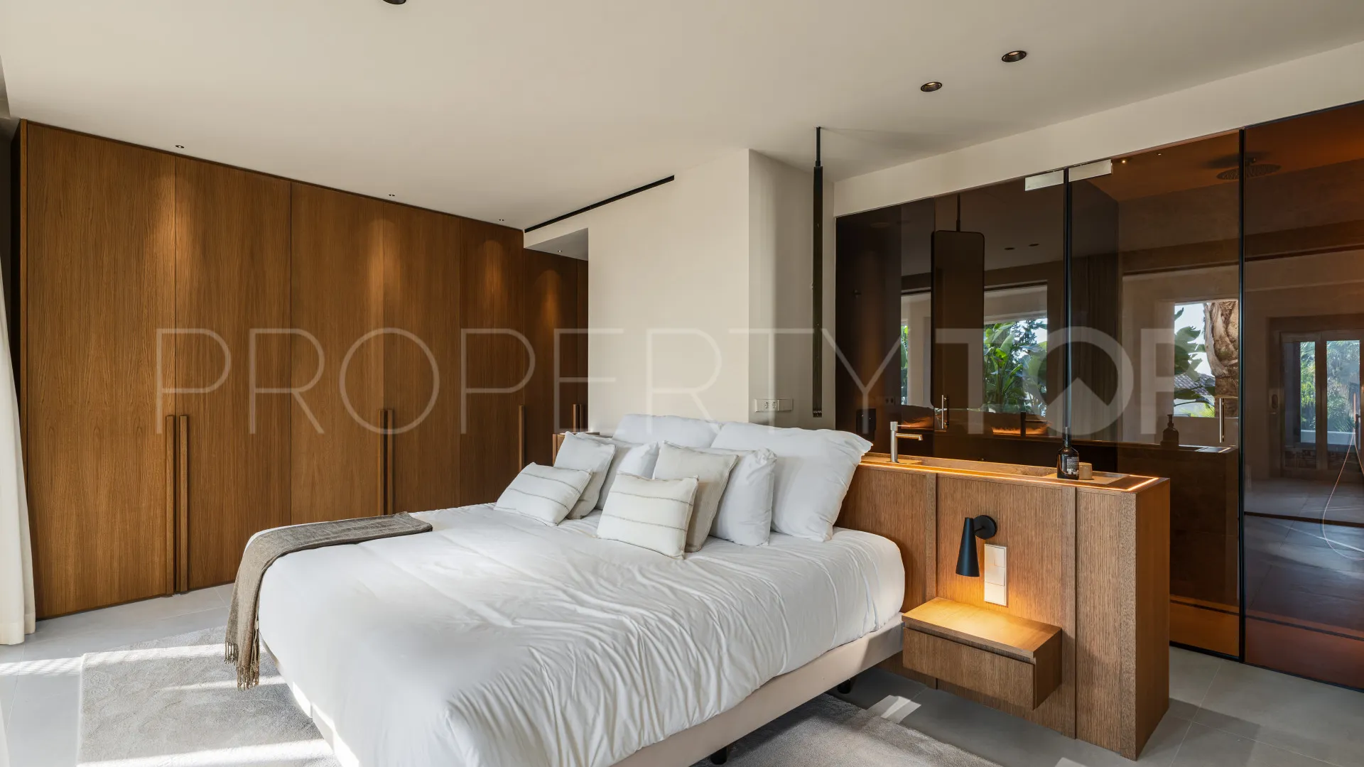 Villa en venta de 6 dormitorios en Nueva Andalucia