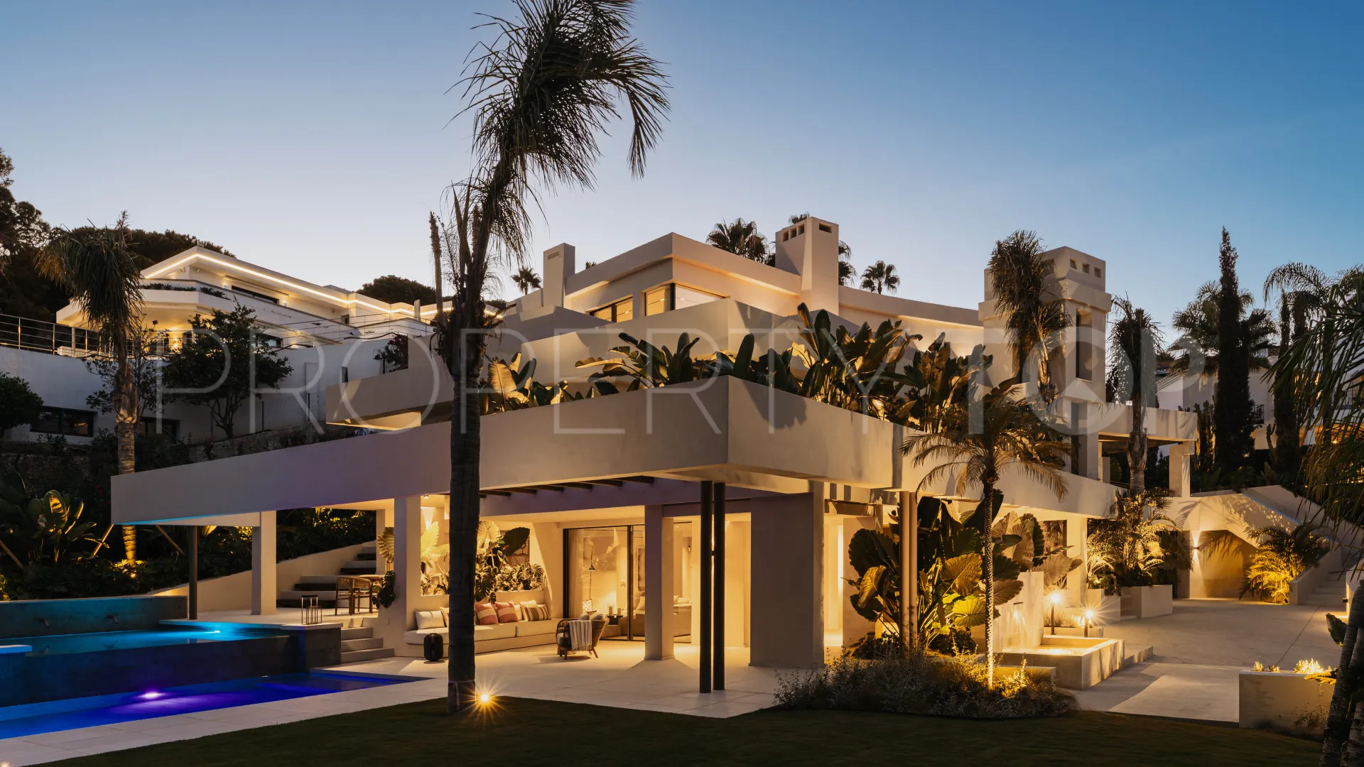 Villa en venta de 6 dormitorios en Nueva Andalucia