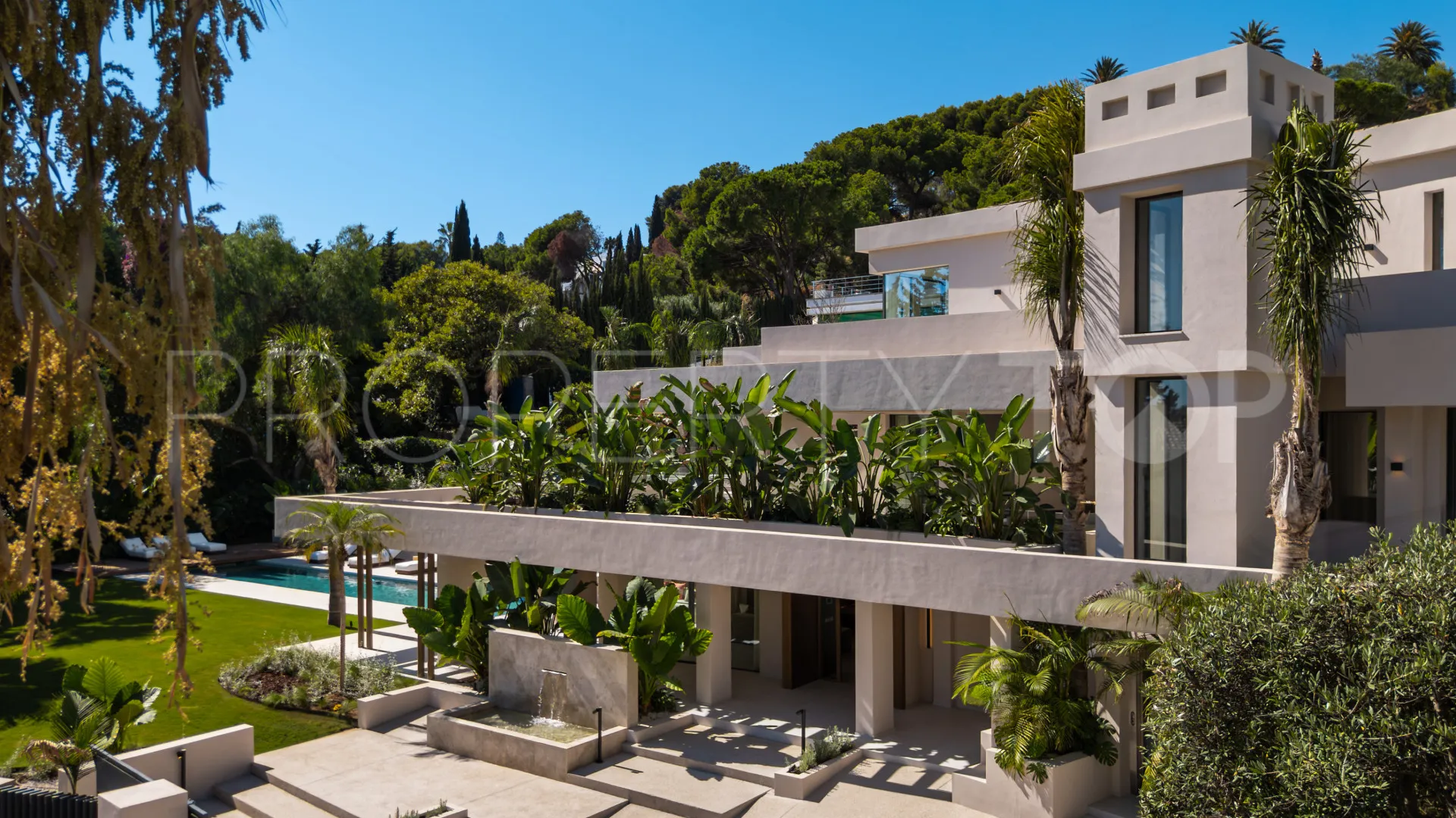 Villa en venta de 6 dormitorios en Nueva Andalucia
