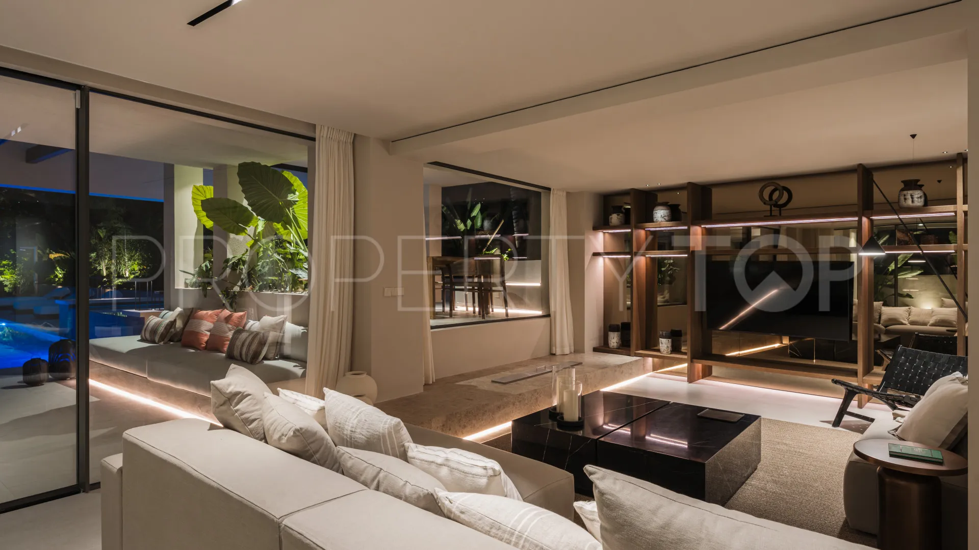 Villa en venta de 6 dormitorios en Nueva Andalucia